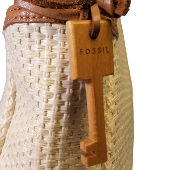 Fossil Woven Straw Baguette Bag Purse Tan Leather Wooden-Key Boho Coastal - Picture 3 of 9